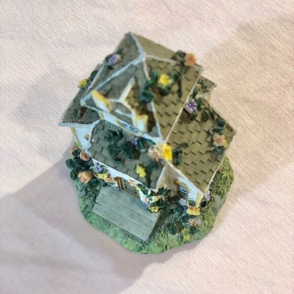 K'S Collection Cottage School with Ivy & Flowers🌸 - Picture 4 of 5